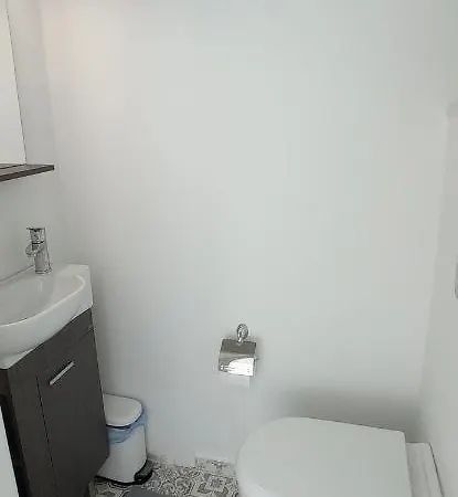 White Paradise فيلة