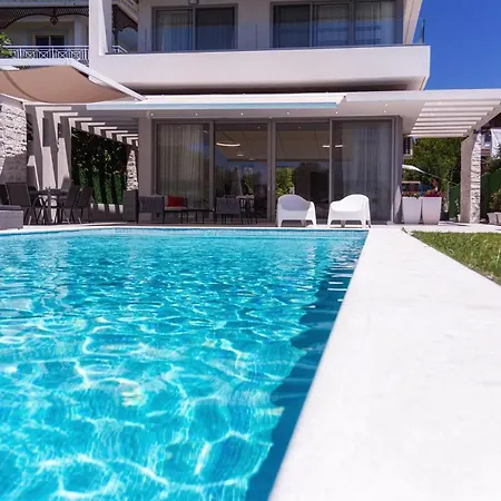 White Paradise * نيا سكيوني