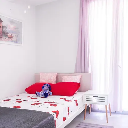 White Paradise * نيا سكيوني