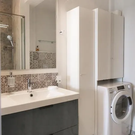 White Paradise * نيا سكيوني