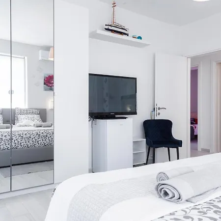 White Paradise نيا سكيوني