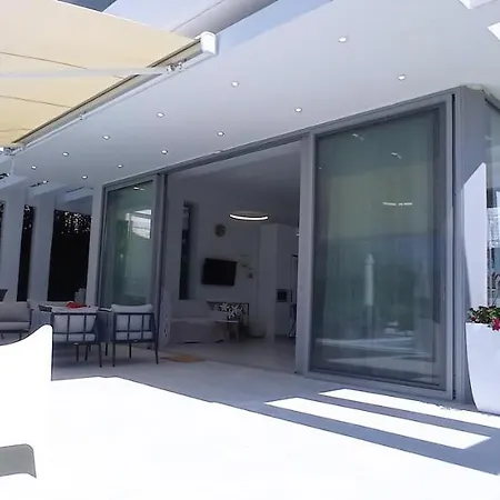 White Paradise نيا سكيوني