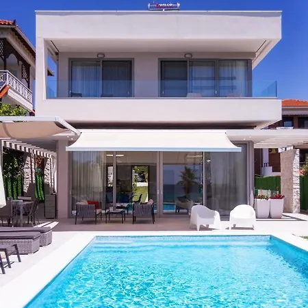 White Paradise نيا سكيوني