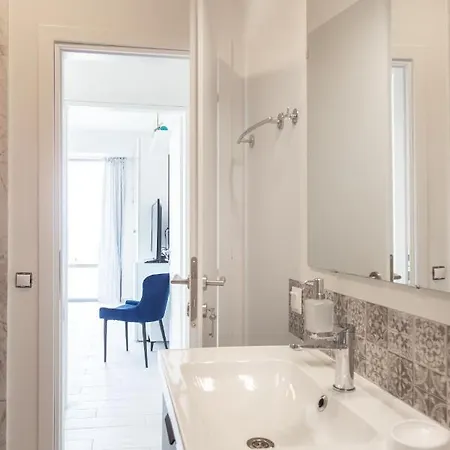 White Paradise نيا سكيوني