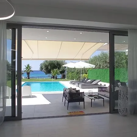 فيلة White Paradise