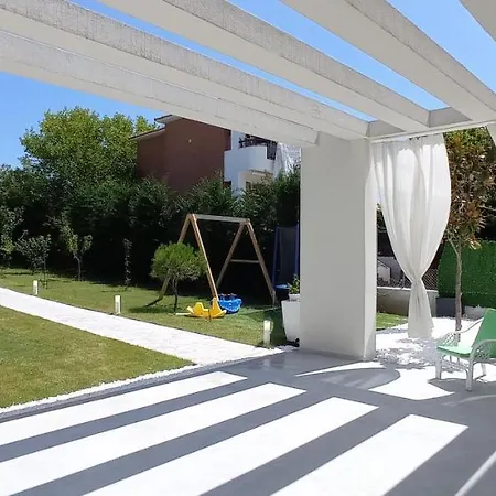 فيلة White Paradise *