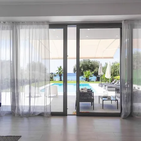 فيلة White Paradise *