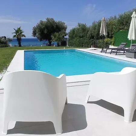 White Paradise نيا سكيوني