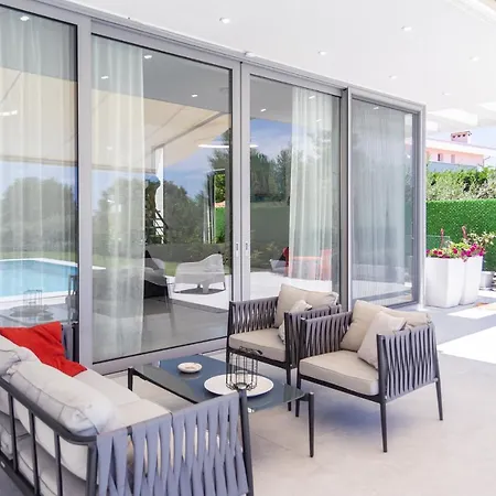 White Paradise Неа-Скиони