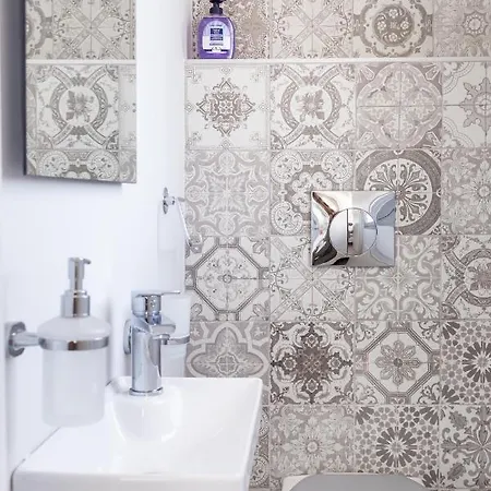 White Paradise Неа-Скиони