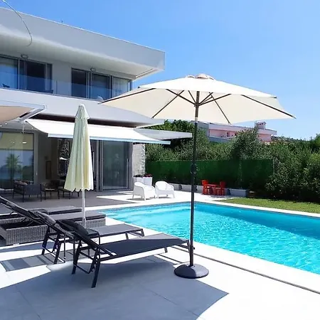 Вилла White Paradise