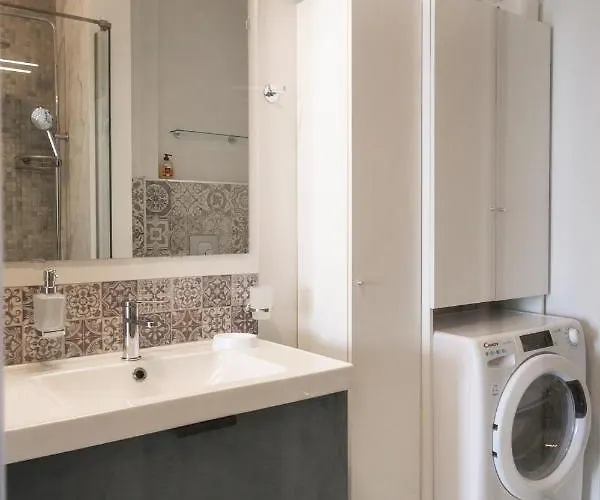 White Paradise * 네아 스키오니