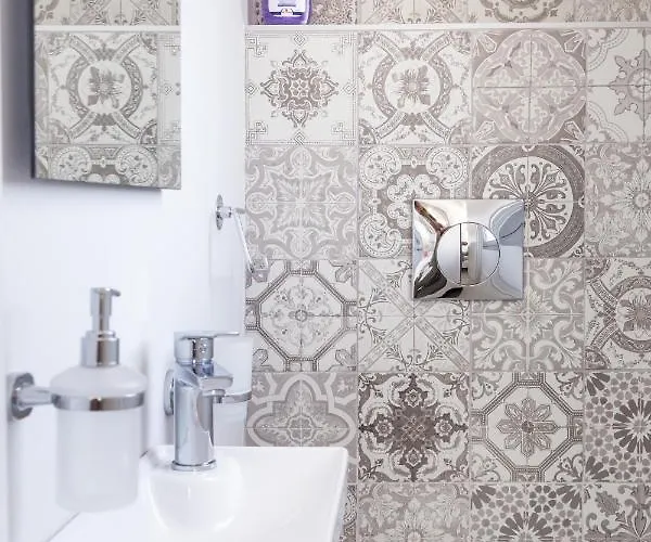 White Paradise 네아 스키오니