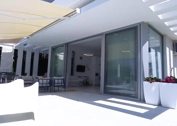 White Paradise 네아 스키오니