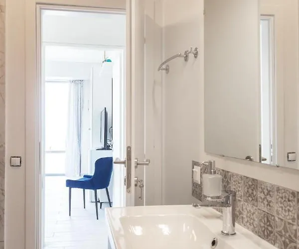 White Paradise 네아 스키오니