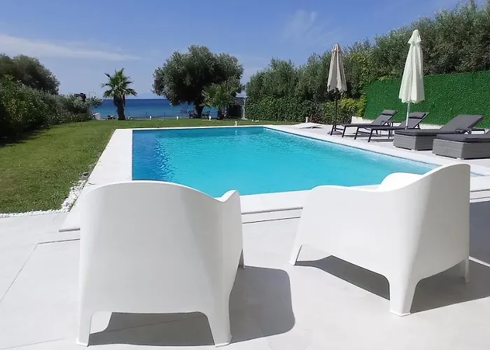 White Paradise 네아 스키오니